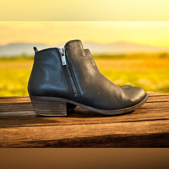 Lucky Brand Shoes - LUCKY Brand Genuine Leather Basel Ankle Bootie Women’s Size 9 Zip sides